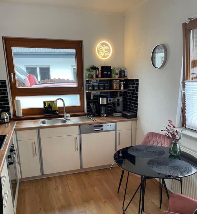 Cozy Wilkipartment Bis 4 Pers - Hund - Netflix - Wlan - Wintergarten - Coffeebar - Popcorn Verl Luaran gambar